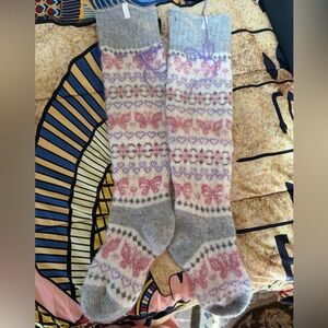 Never Worn Wool Cozy Gray and Pink Patterned Socks